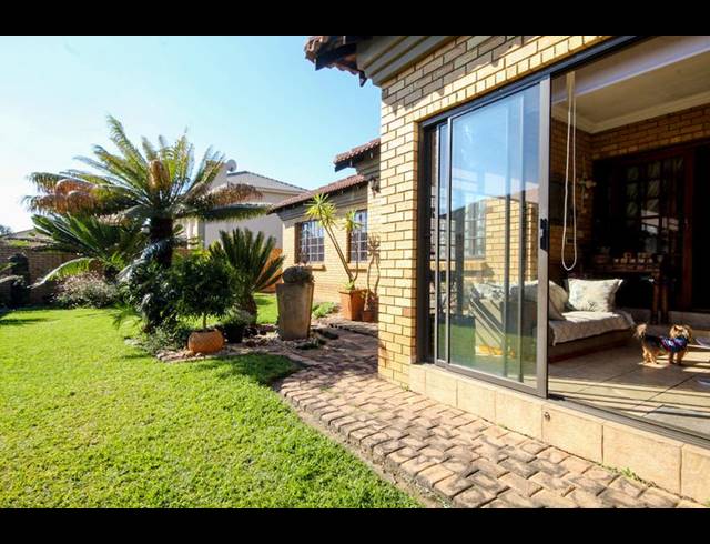 3 BEDROOM TOWNHOUSE FOR SALE IN THATCHFIELD